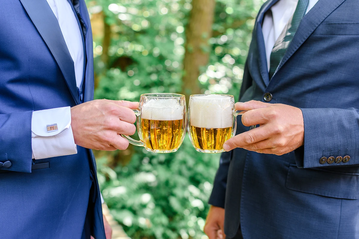 prípitok ženícha s družbom Hermanovce
