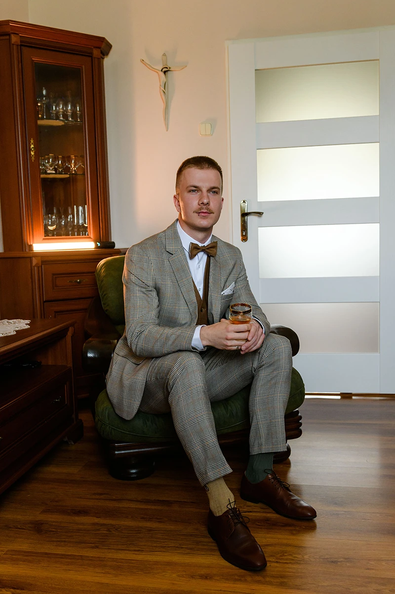 Portrét ženícha počas svadobných príprav v Prešove