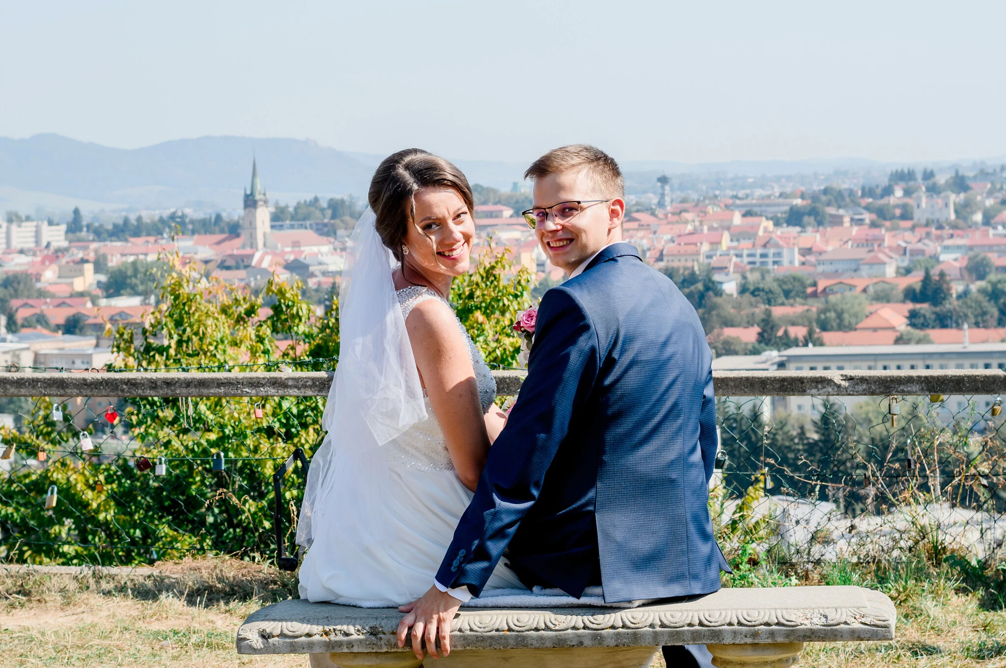 svadobné portréty Kalvária Prešov výhľad na mesto nevesta a ženích